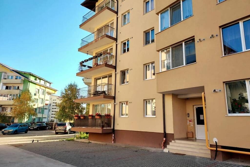 Spacious Flat, With Free Parking & Air Conditioning 플로레스티 외부 사진